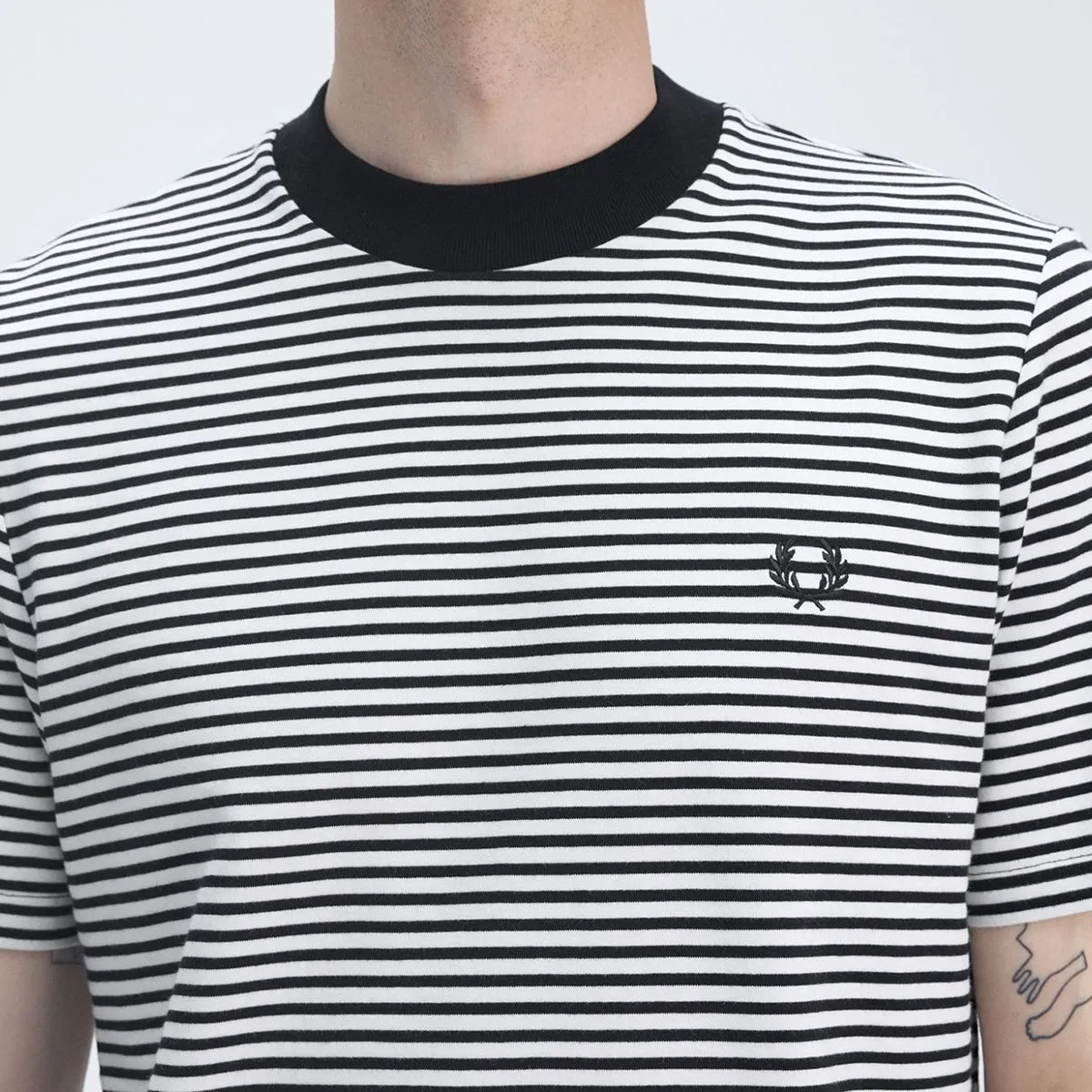 Fred Perry - Fine Stripe T-Shirt in Navy/Snow White