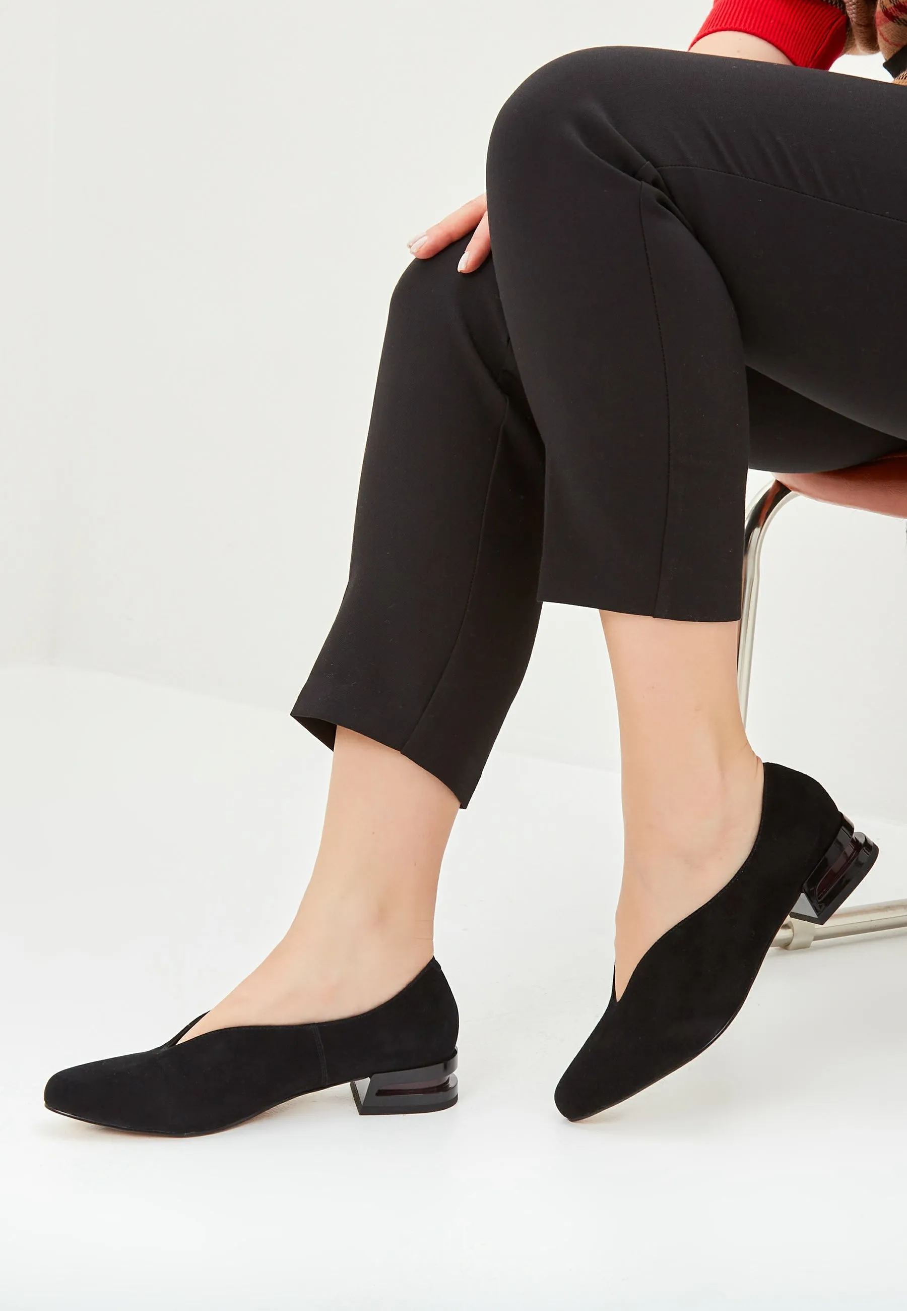 Pointed Tip Suede Ballerinas - Black