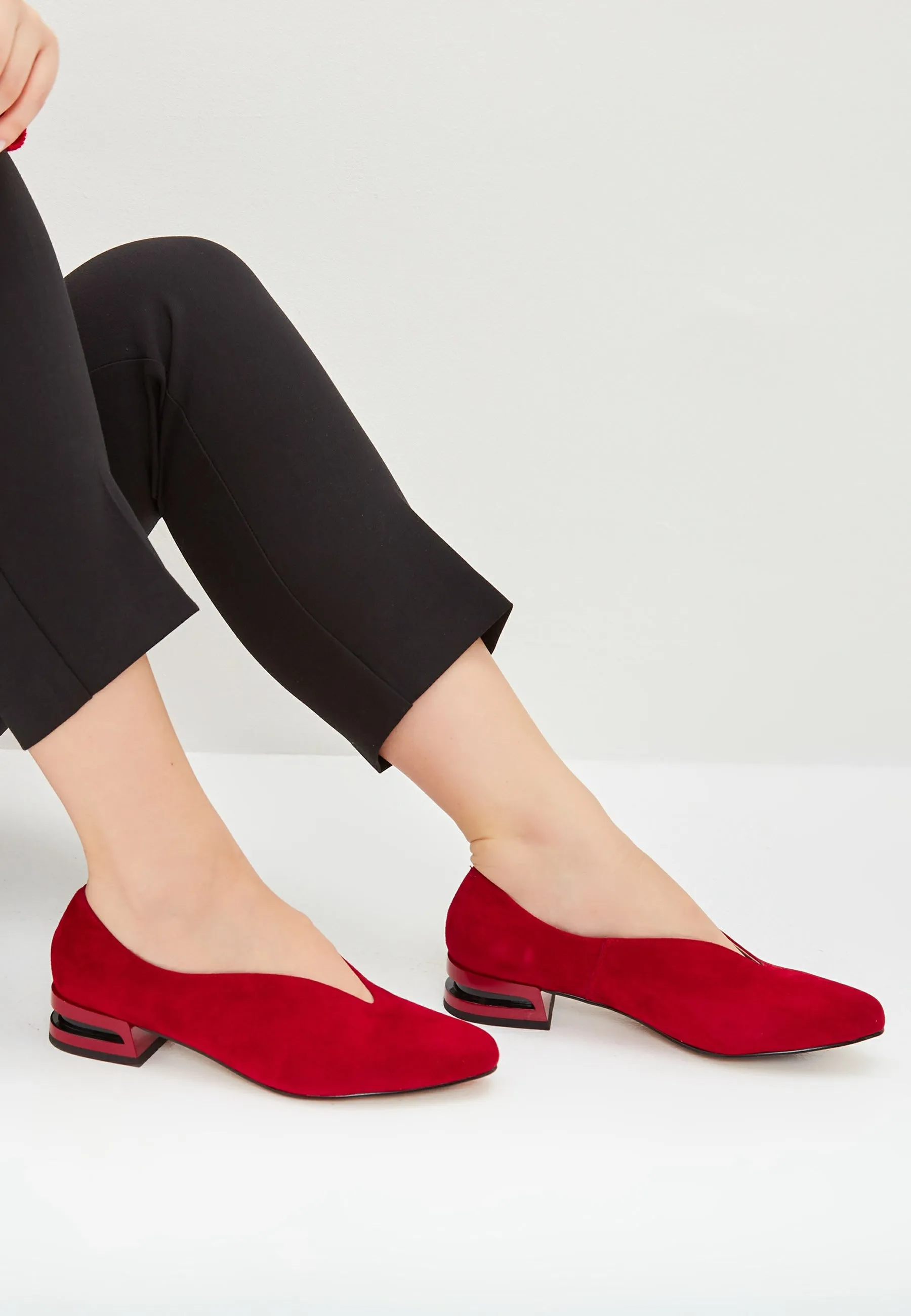 Pointed Tip Suede Ballerinas - Red