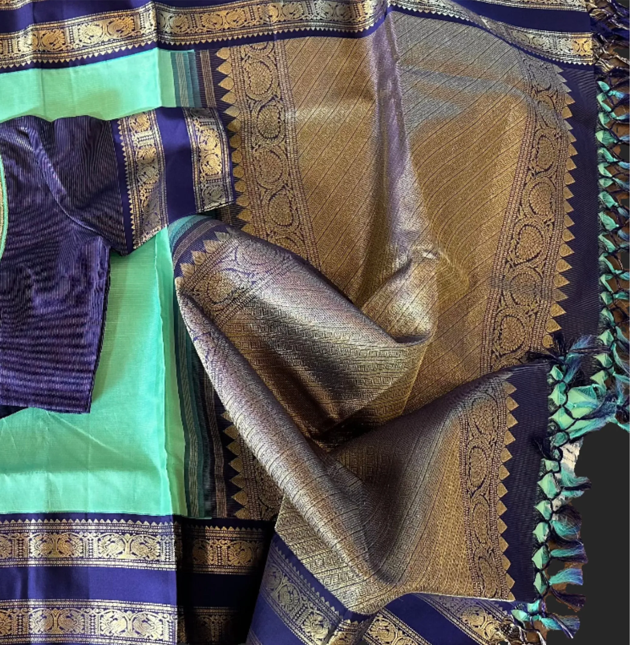 vaairaoosi zari lines pattu pure zari kanjivaram silk saree with prestitched blouse pett border