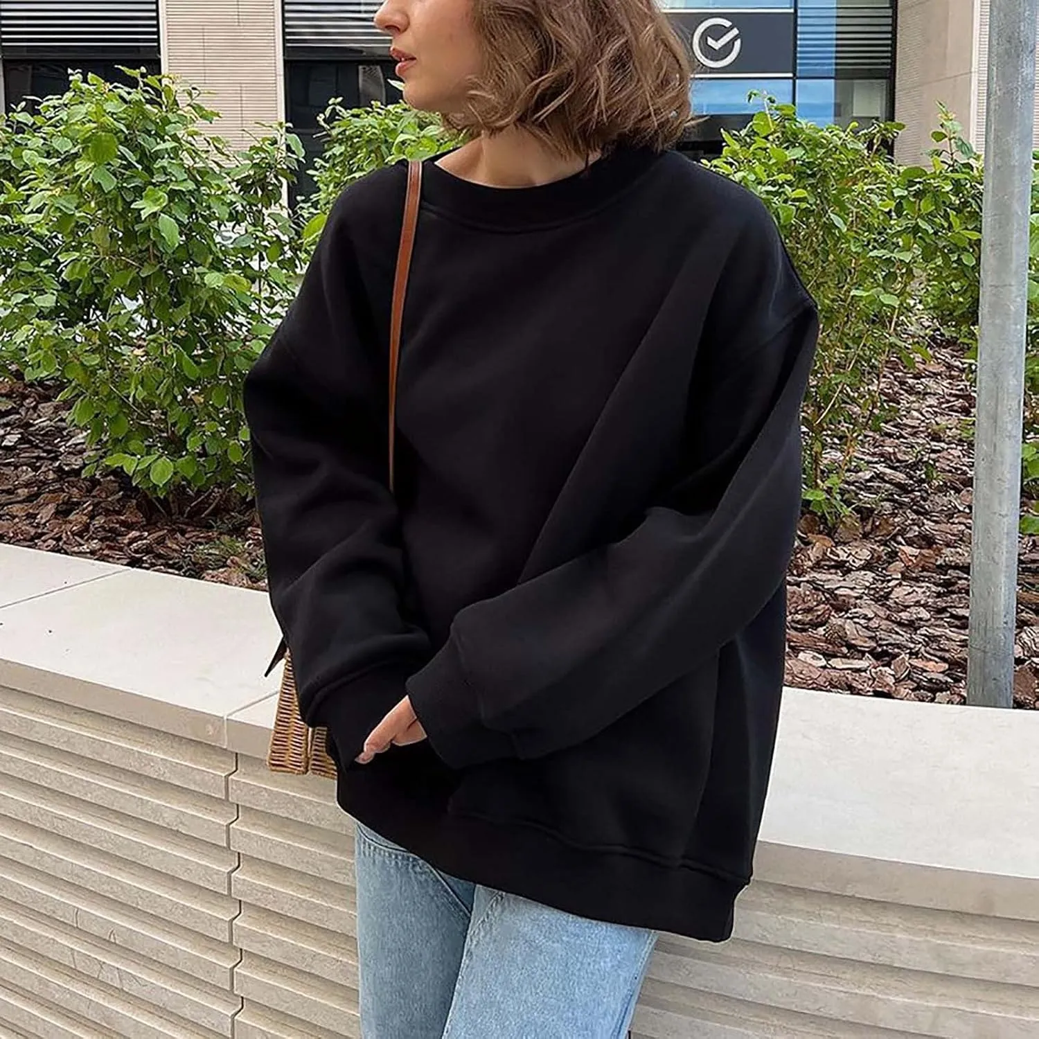 Womens Crew Neck Solid Color Sweatshirts Tops Long Sleeve Casual Pullover Cute Lightweight Loose Tops Fall Winter