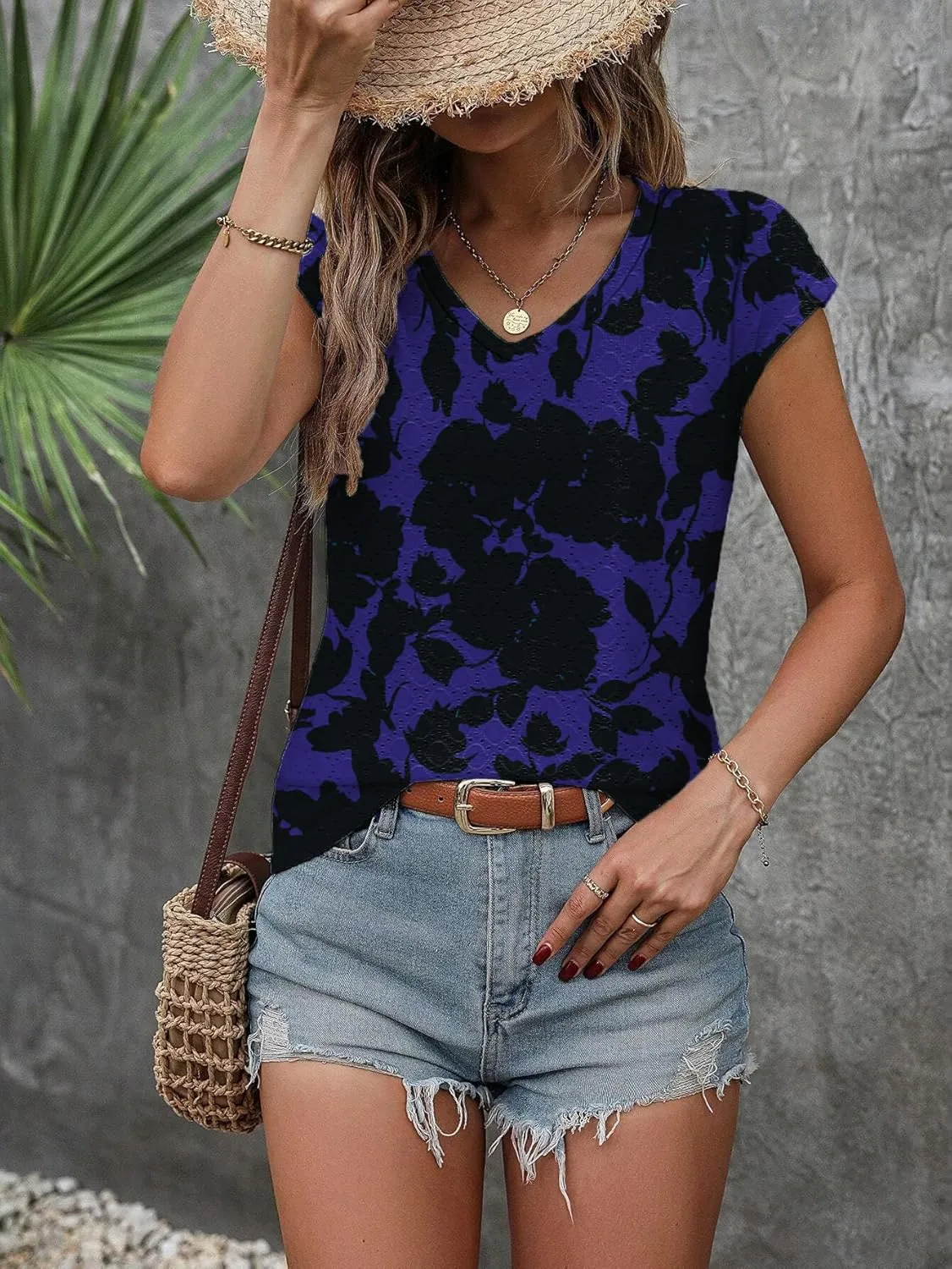 Zeagoo Womens T Shirts Short Sleeve V Neck Tops Summer Fashion Trendy Soft Casual Comfy Outfits Clothes 2025