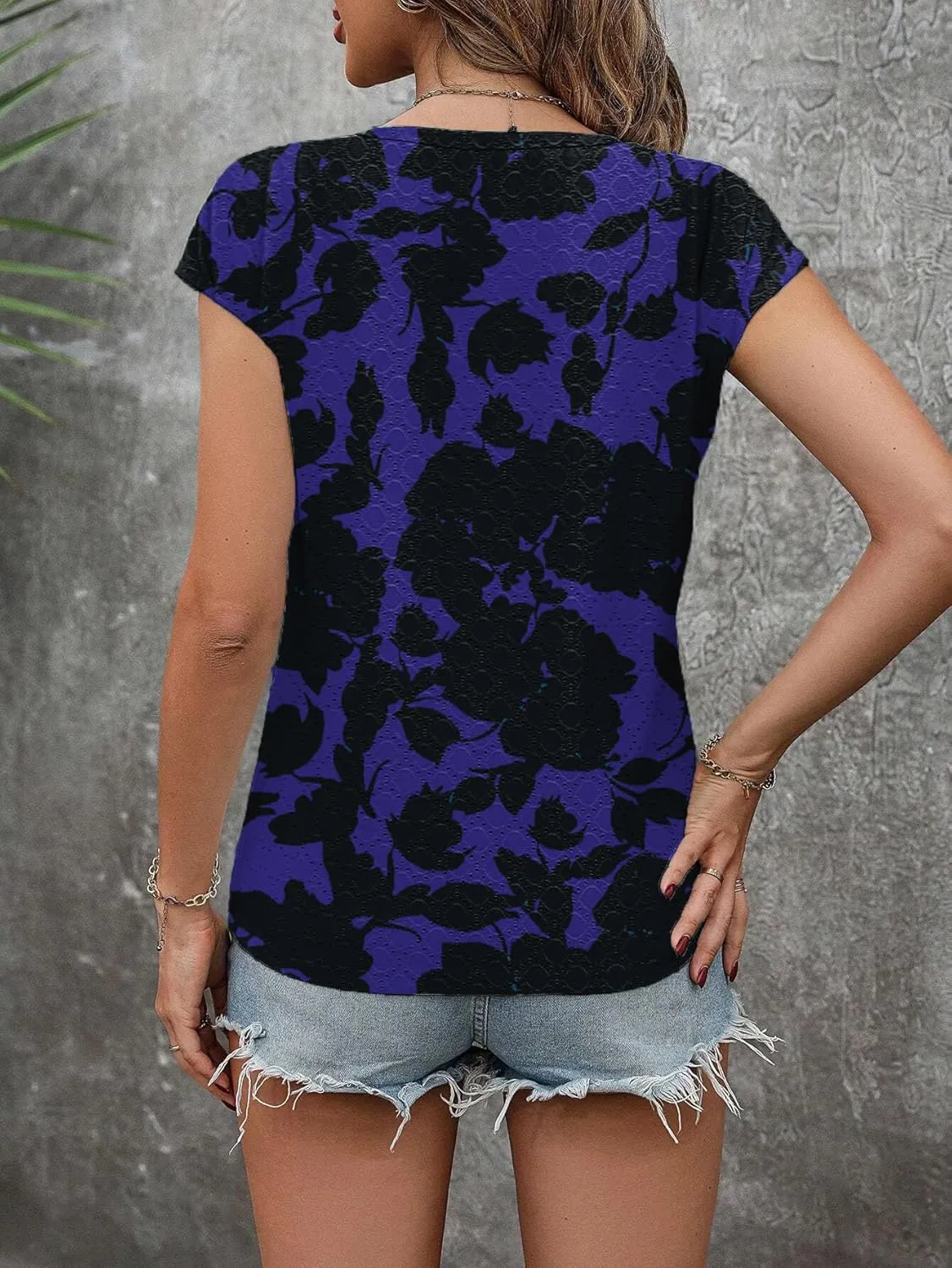 Zeagoo Womens T Shirts Short Sleeve V Neck Tops Summer Fashion Trendy Soft Casual Comfy Outfits Clothes 2025